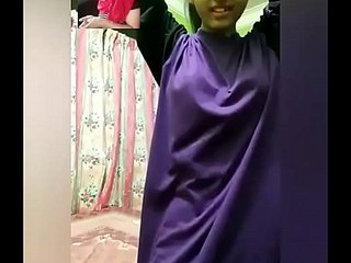 Gadis bertudung bahagian viral 1