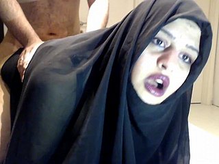 گھر پر موٹی مسلم عورت fucks