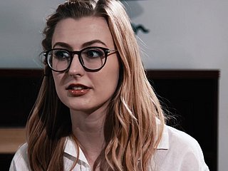 Skilled Babe Britney Licht weiß, wie ein Schwanz richtig zu reiten