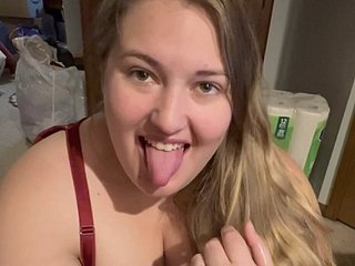 Hot BBW Wife Blowjob Go for Cum !! com um sorriso