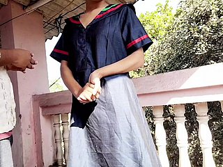 gav se ahi hu hi ladaki ko bahar lekar uske big-shot ne chod diya