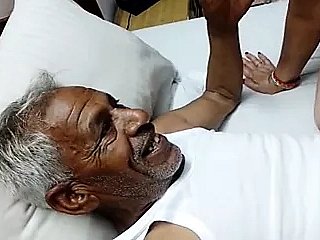 رندی بوڑھے آدمی کے ساتھ 2