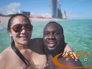 MY NUDE ADVENTURES At one's disposal MIAMI Shore