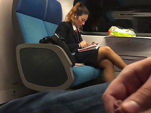 Cumming cabal a chica caliente en el tren