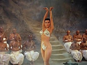 ULAR DANCE - output yang menggoda tarian erotis (tidak ada ketelanjangan)