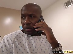 Y tá Feel Rodgers mất gà đen lớn