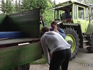 German MILF Mother Sedcue To Have sexual intercourse Outdoor at the end of one's tether Stranger