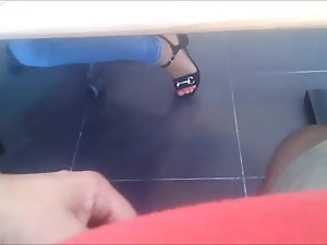 امض تحت مكتب
