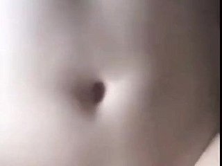 Ein Mädchen mit großen Brüsten servilely Making love mit mir